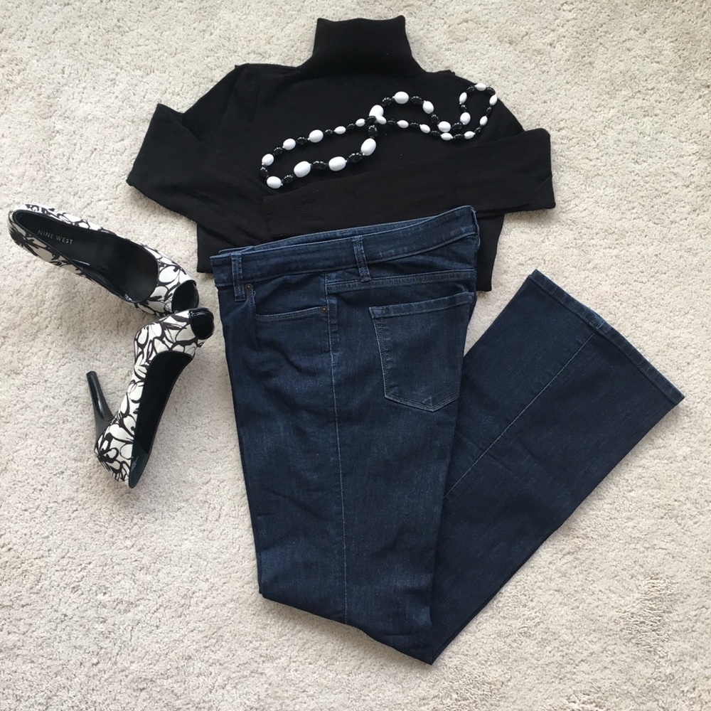 LOFT Modern Flare Jeans